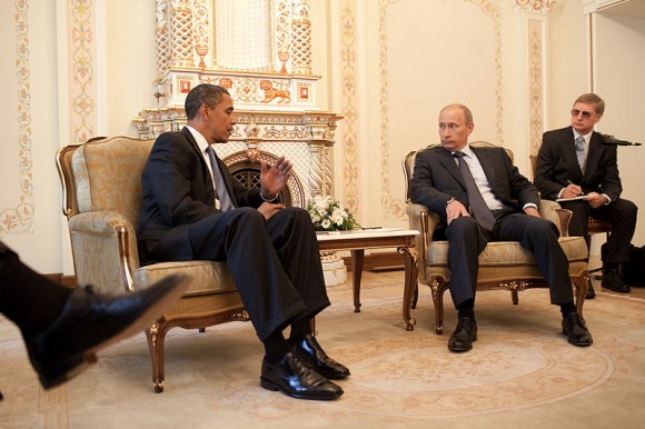 800px-Barack_Obama_&_Vladimir_Putin_at_Putin's_dacha_2009-07-07